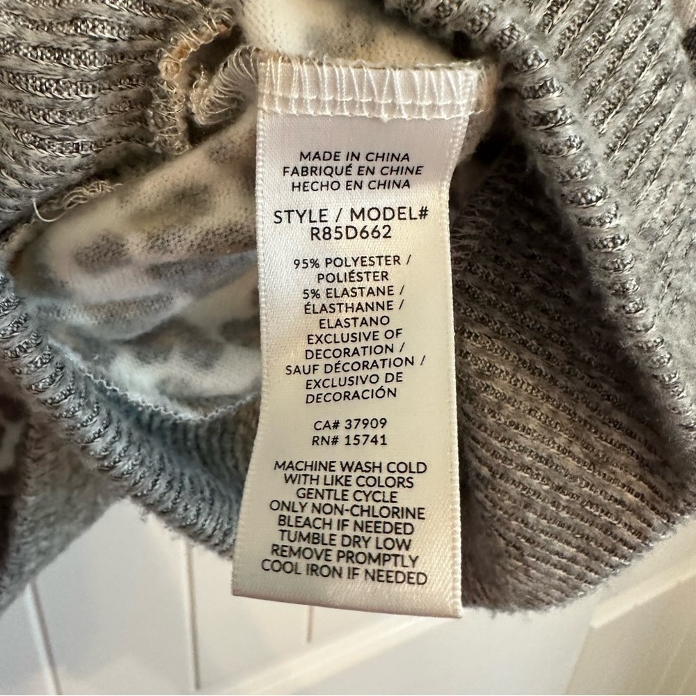 COZY soft and supple animal print sweatshirt, beautiful condition size XL - Picture 4 of 10